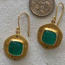 Load image into Gallery viewer, Gold with a green floral stone in the centre.  AGE0107
