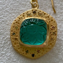 Load image into Gallery viewer, Gold with a green floral stone in the centre.  AGE0107
