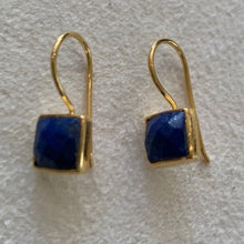 Load image into Gallery viewer, Little square earrings with blue stones   SEY557F

