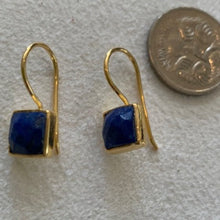 Load image into Gallery viewer, Little square earrings with blue stones   SEY557F
