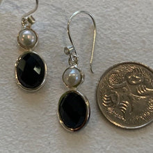 Load image into Gallery viewer, Black and Pearl earrings
