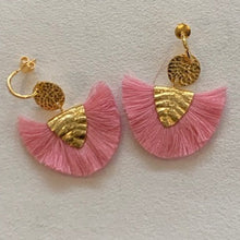 Load image into Gallery viewer, Pink fan earrings with gold

